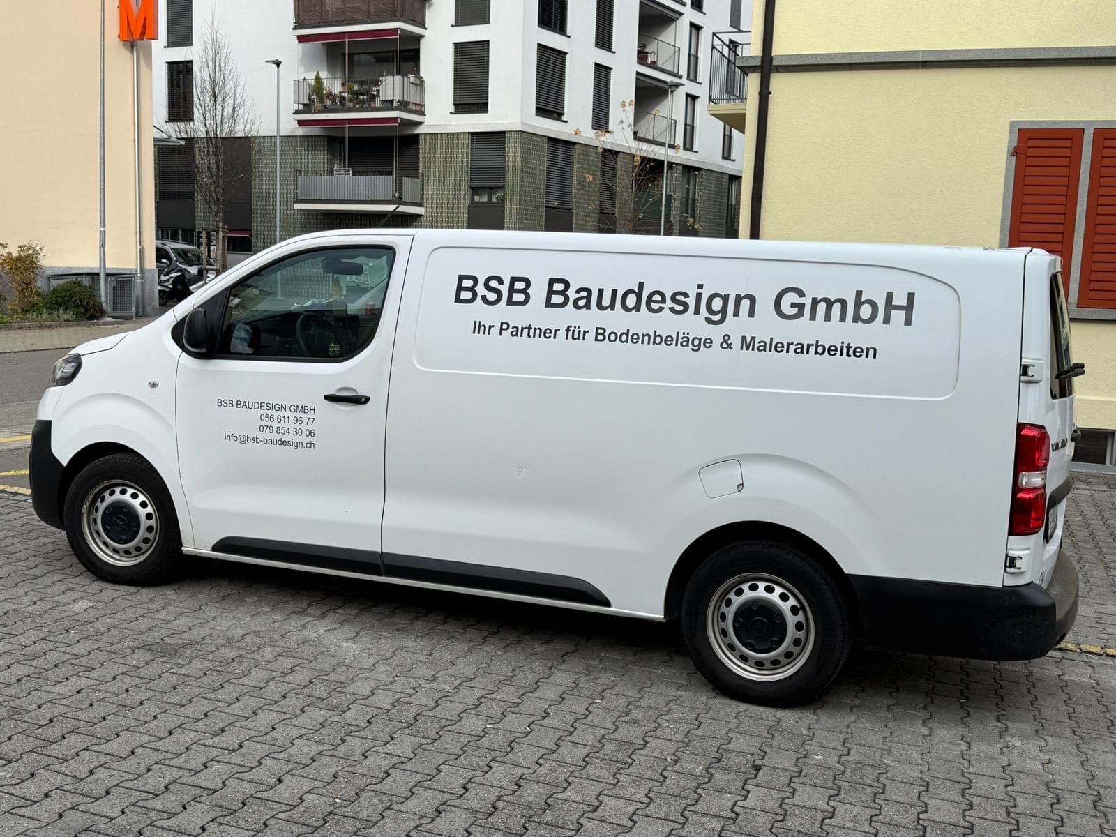 Lieferwagen, Türbeschriftung, BSB Baudesign