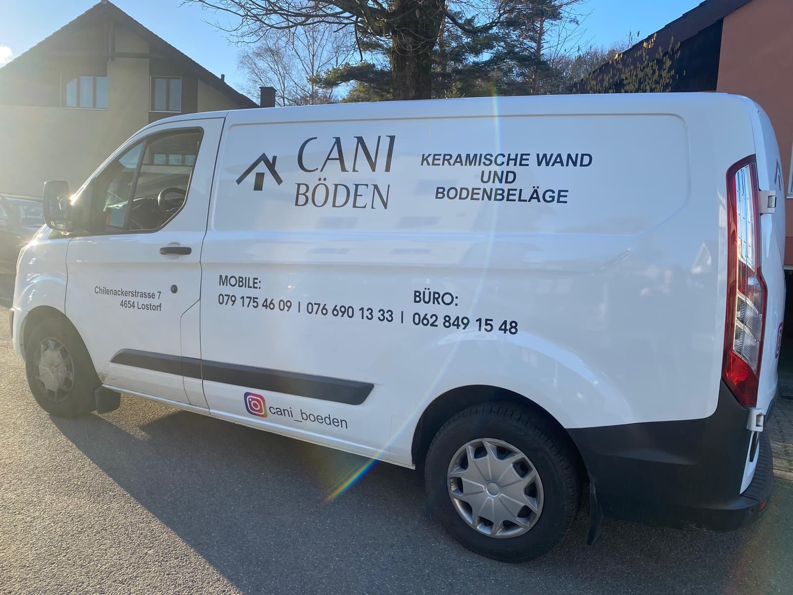 Lieferwagen, Beschriftung CANI Boden