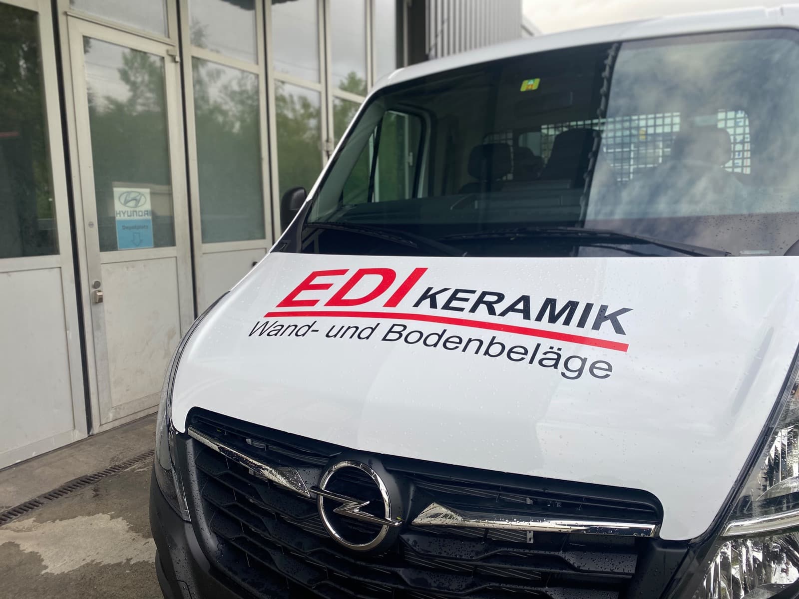Lieferwagen, Frontansicht, EDI Keramik