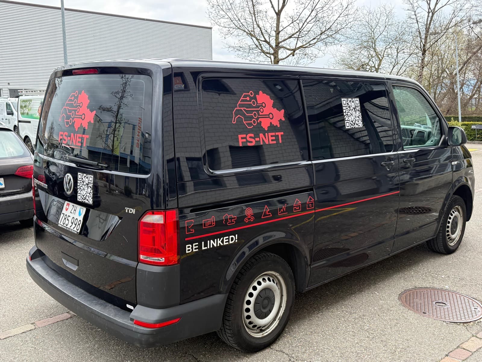 Schwarzer Transporter, Heckansicht