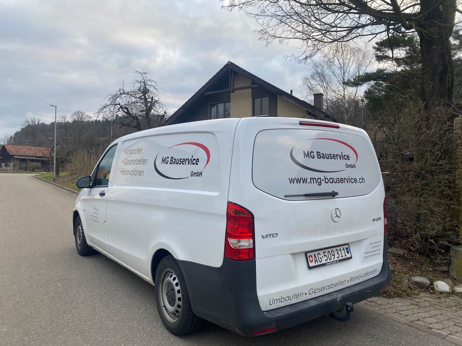 Lieferwagen, Seiten- und Heckbeschriftung