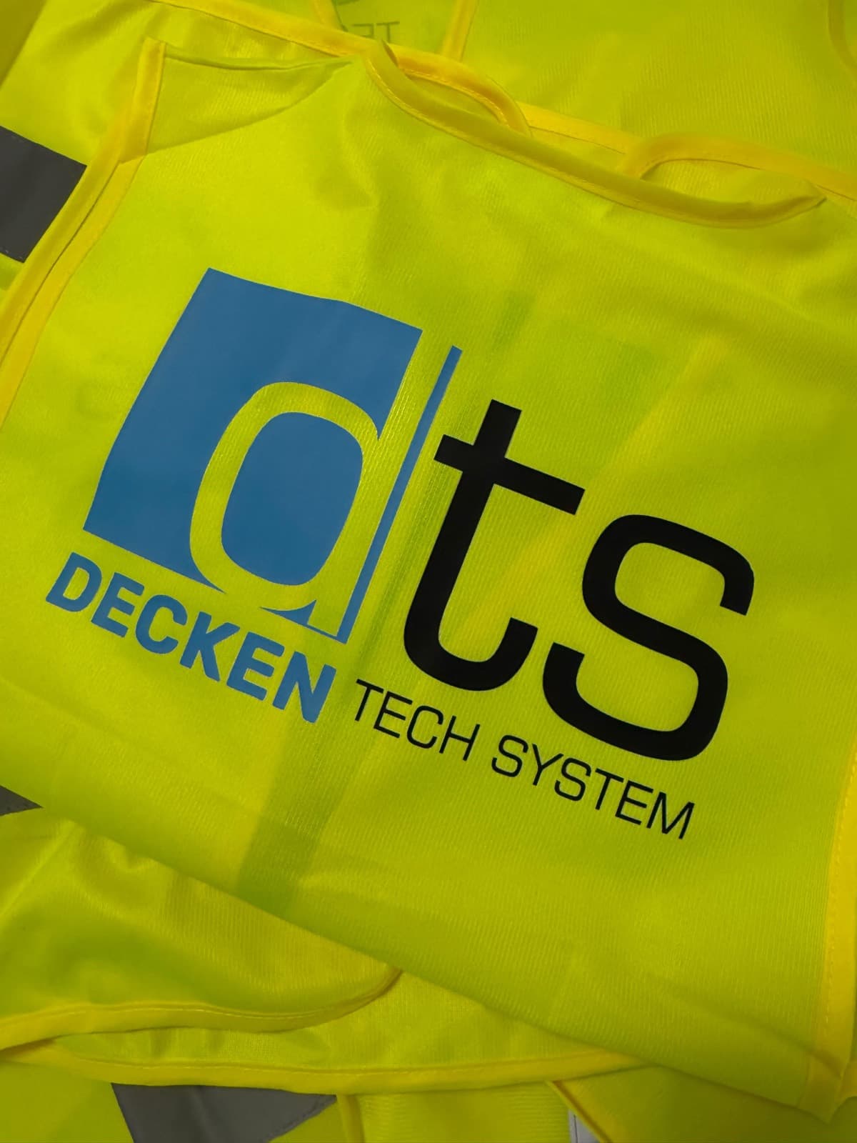 Warnweste, Logodruck dts Decken Tech System