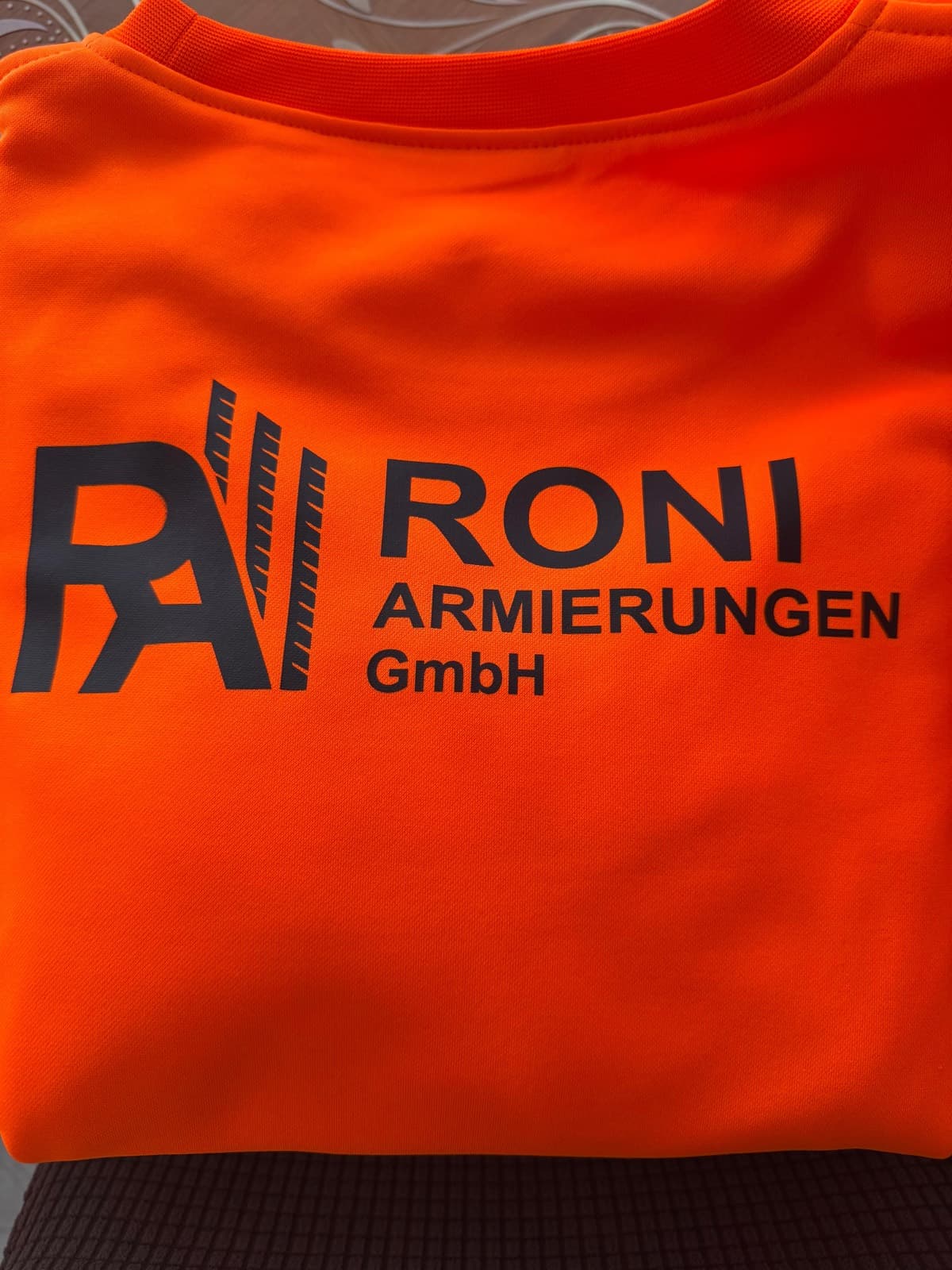 Logodruck auf Funktionsshirt, RONI Armierungen