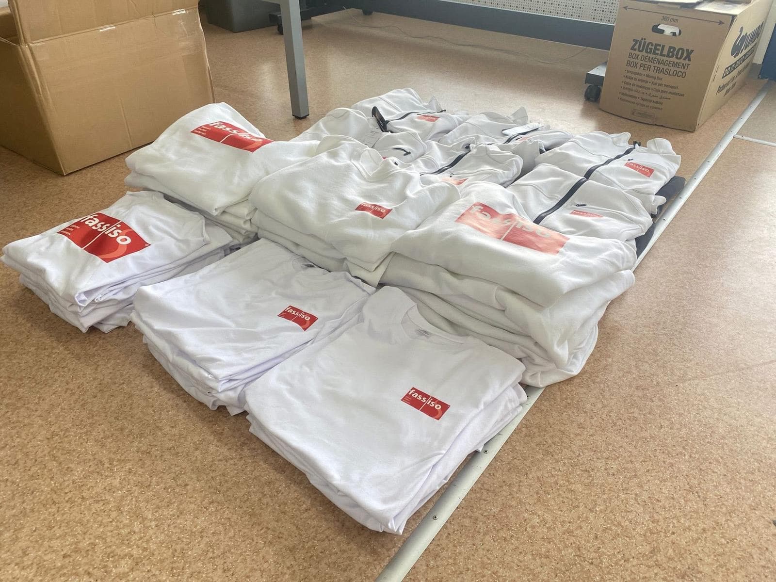 Bedruckte Shirts, versandfertig verpackt