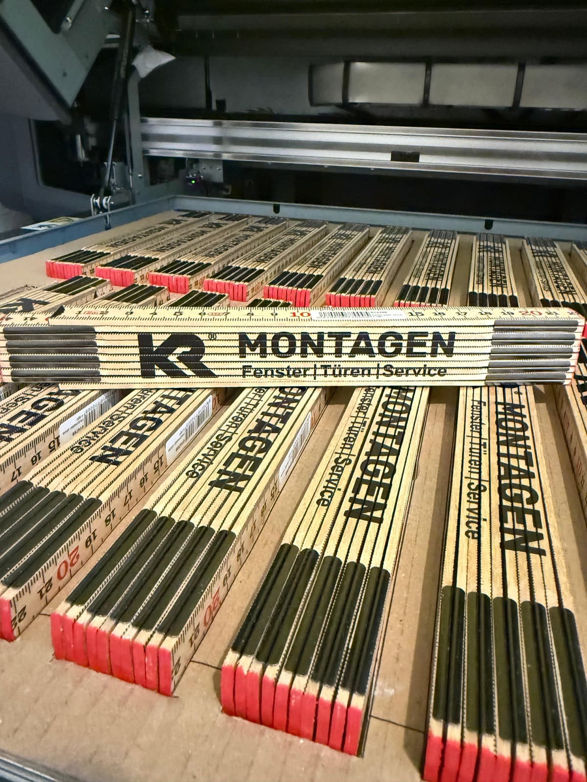 Meterstäbe mit Firmendruck, KR Montagen